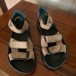 Men Reebok size13 summer sandal
